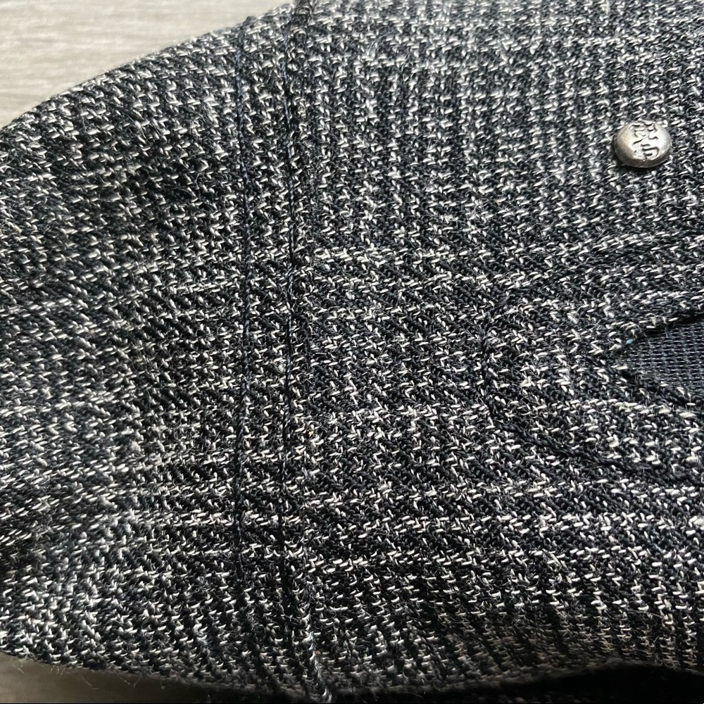 Comfortable black and white pattern slide on soft-sole shoes, size 10.
